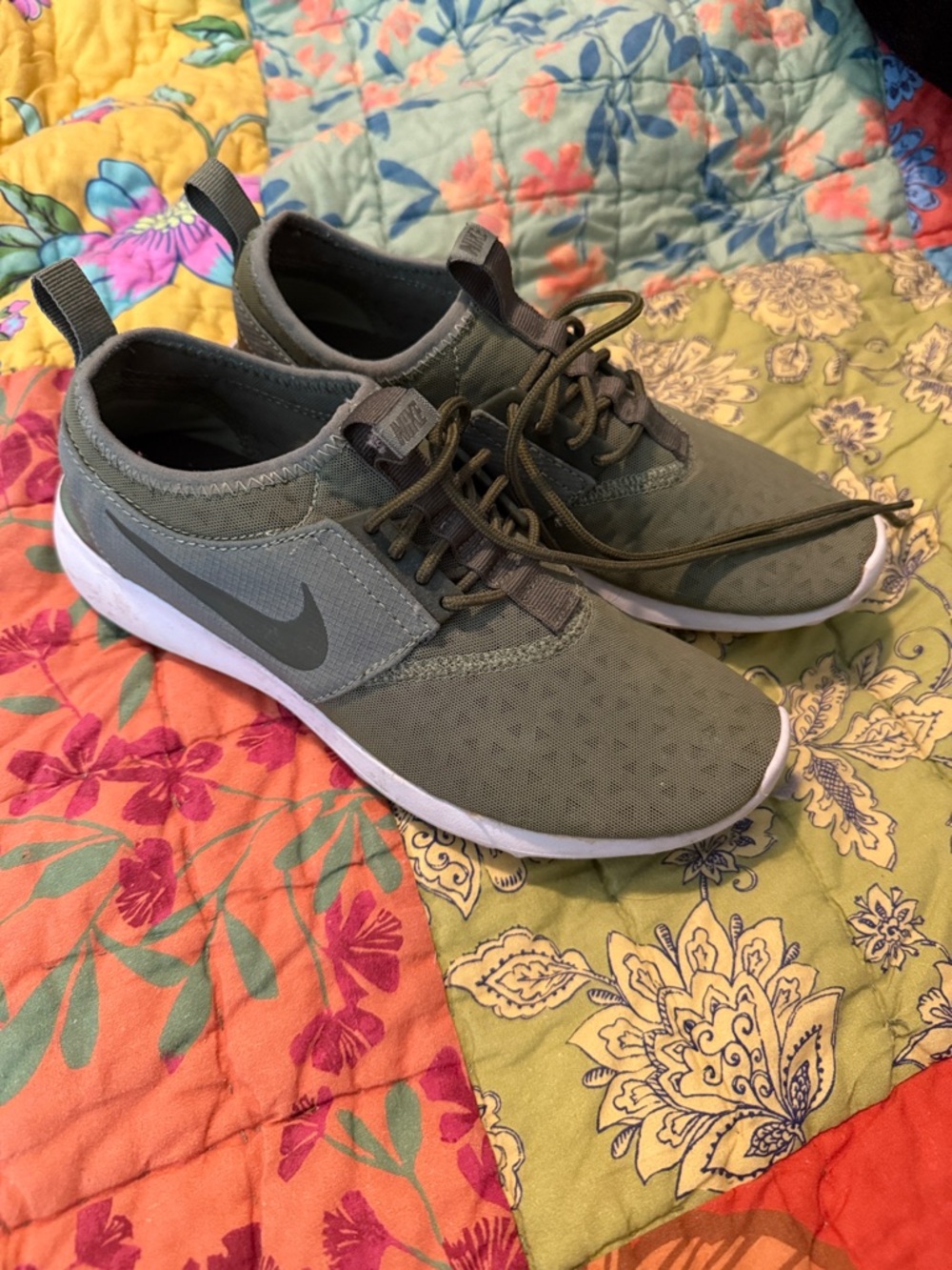 Nike Olive Green Women’s Lightweight Sneakers